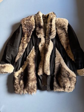 Giubotto in pelle e pelliccia stile aviator