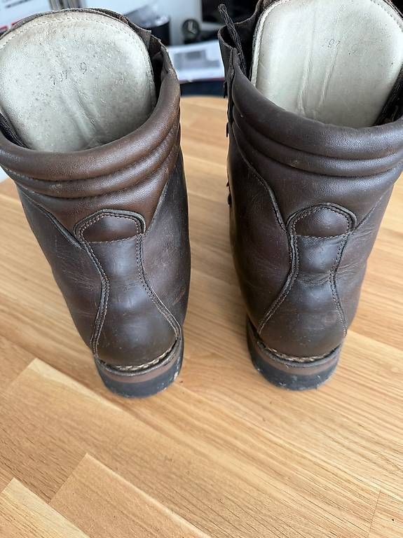 Meindl Scarpe da uomo: Meindl Perfekt Wanderschuhe Gr 9 / 43 – Usato da Köniz venduto da cone_cry 1