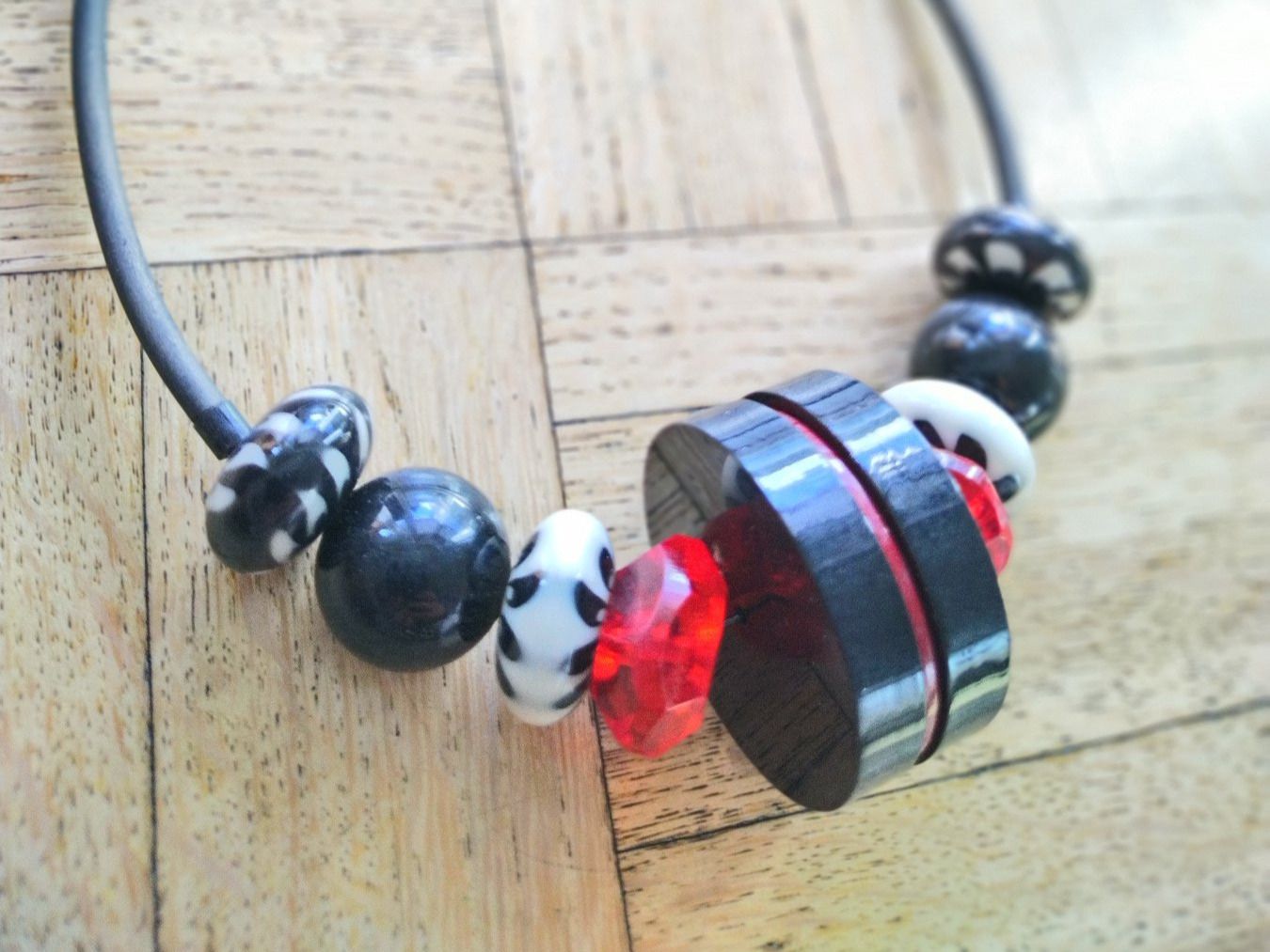 Catenine: Collier Ethinique Grandes Perles – Usato da Mühleberg venduto da Eliboub 2