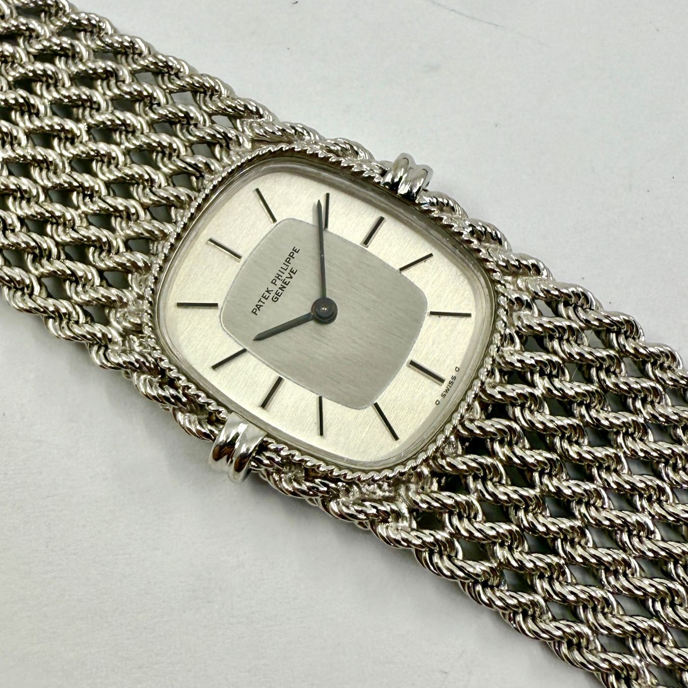 Patek Philippe Orologi: PATEK PHILIPPE ELLIPSE 18K REF. 4266/2 HANDAUFZUG – Usato da Zürich venduto da SWISSTIMEARTS-AG