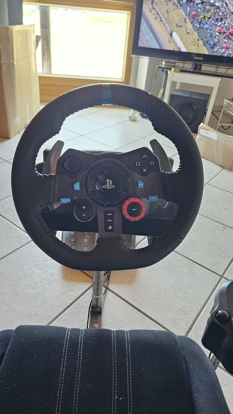 Logitech Manettes: Lenkrad mit Rennsitz G29 – D'occasion à Wiler b.  Seedorf par Evoxnxx 2