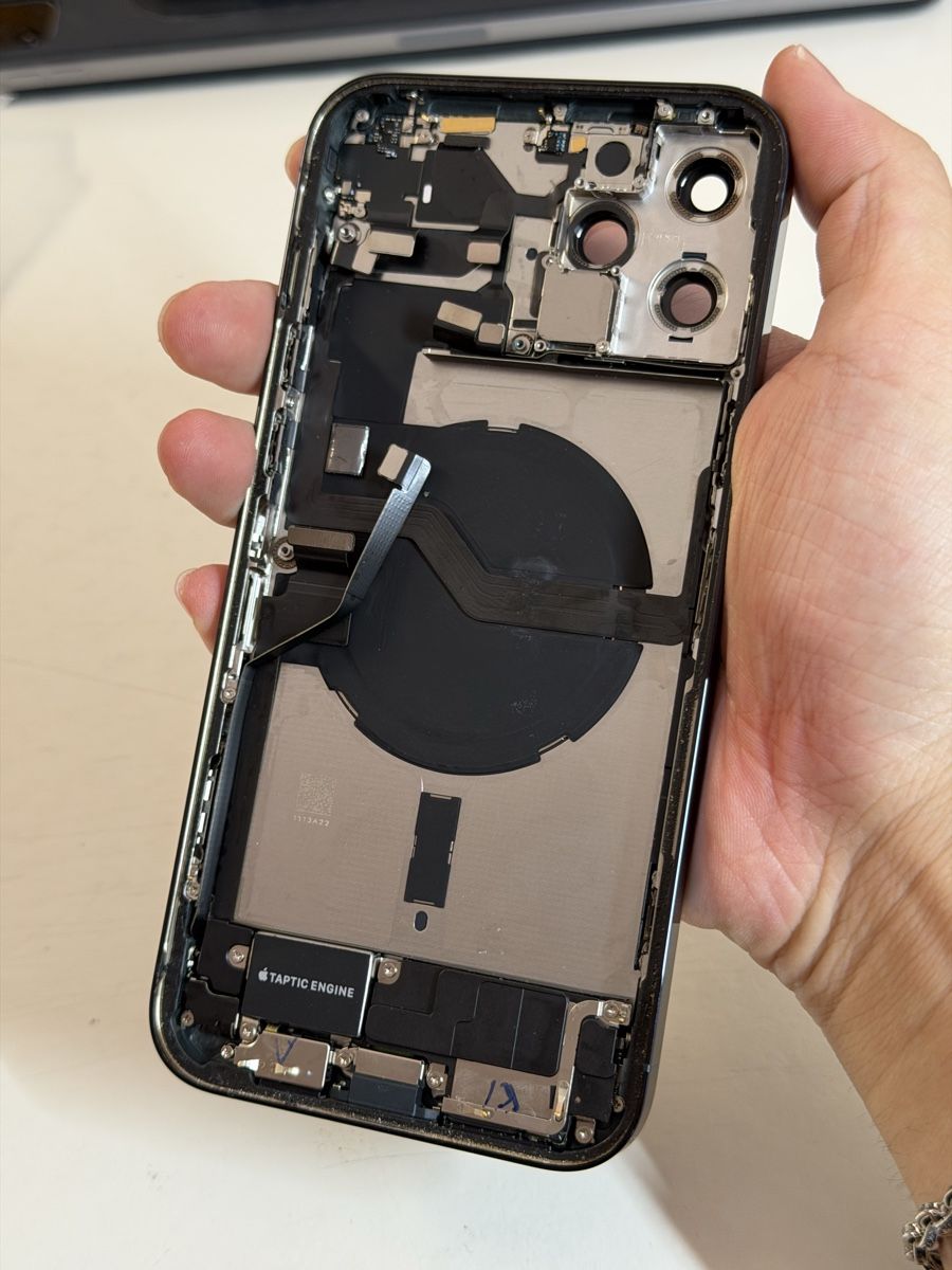 Apple Handys / Smartphones: Komplett iPhone 12Pro Max Blau Gehäuse Pulled  – Gebraucht aus Chur von beverlyone 4
