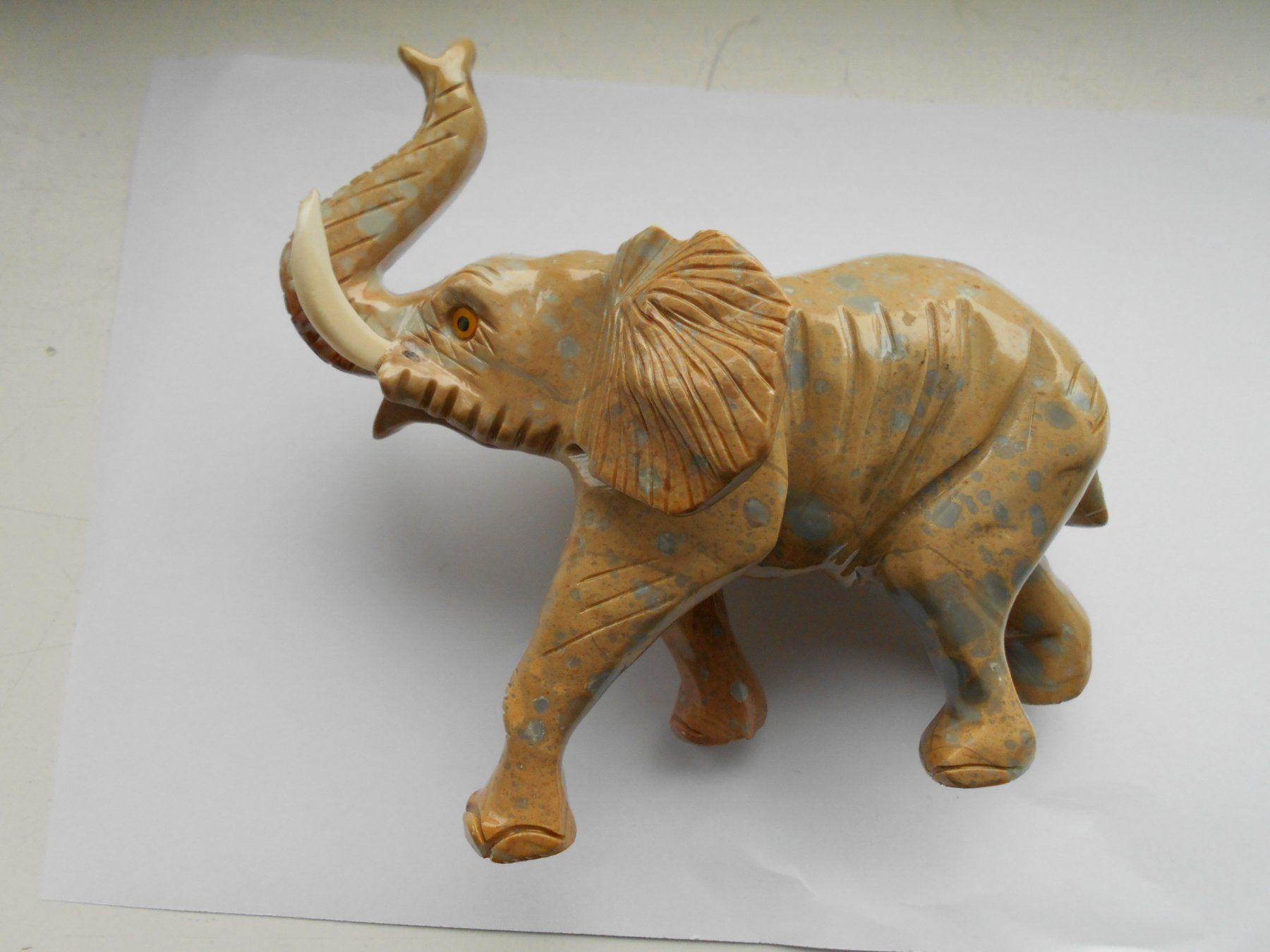 Sculture & Statue: Elefant handgeschnitzt, ca. 1 kg China – Nuovo (secondo la descrizione) da Zürich venduto da swisscristal01 1