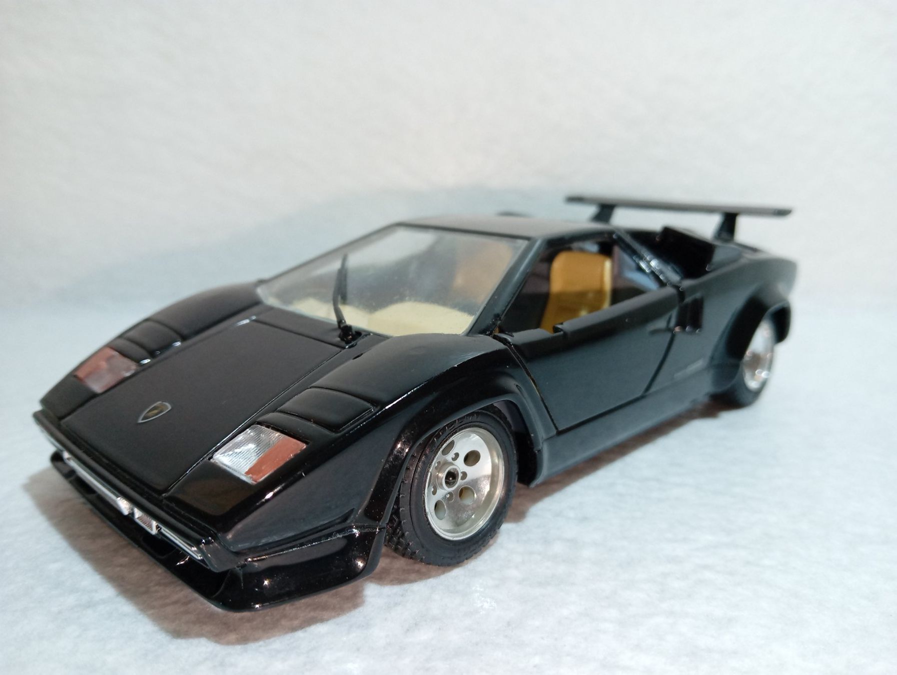 Bburago Modellini d'auto: Lamborghini Countach  1988 – Usato da Huttwil venduto da Secondtrain