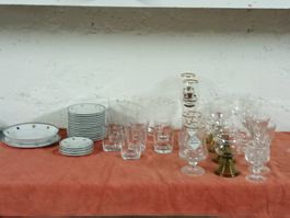 Paket mit Tellern und Glaesern (46 Stueck)