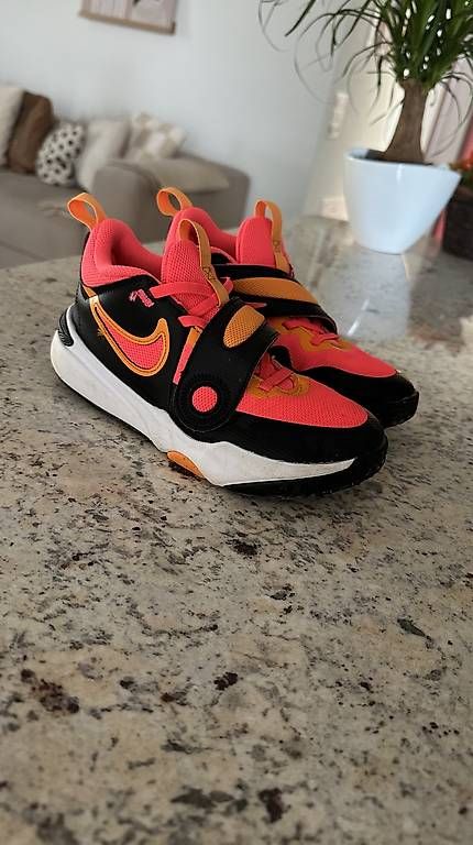 Scarpe per ragazzi: Nike Sneakers Kinder Gr.34 – Usato da Pfäffikon ZH venduto da Ekgv