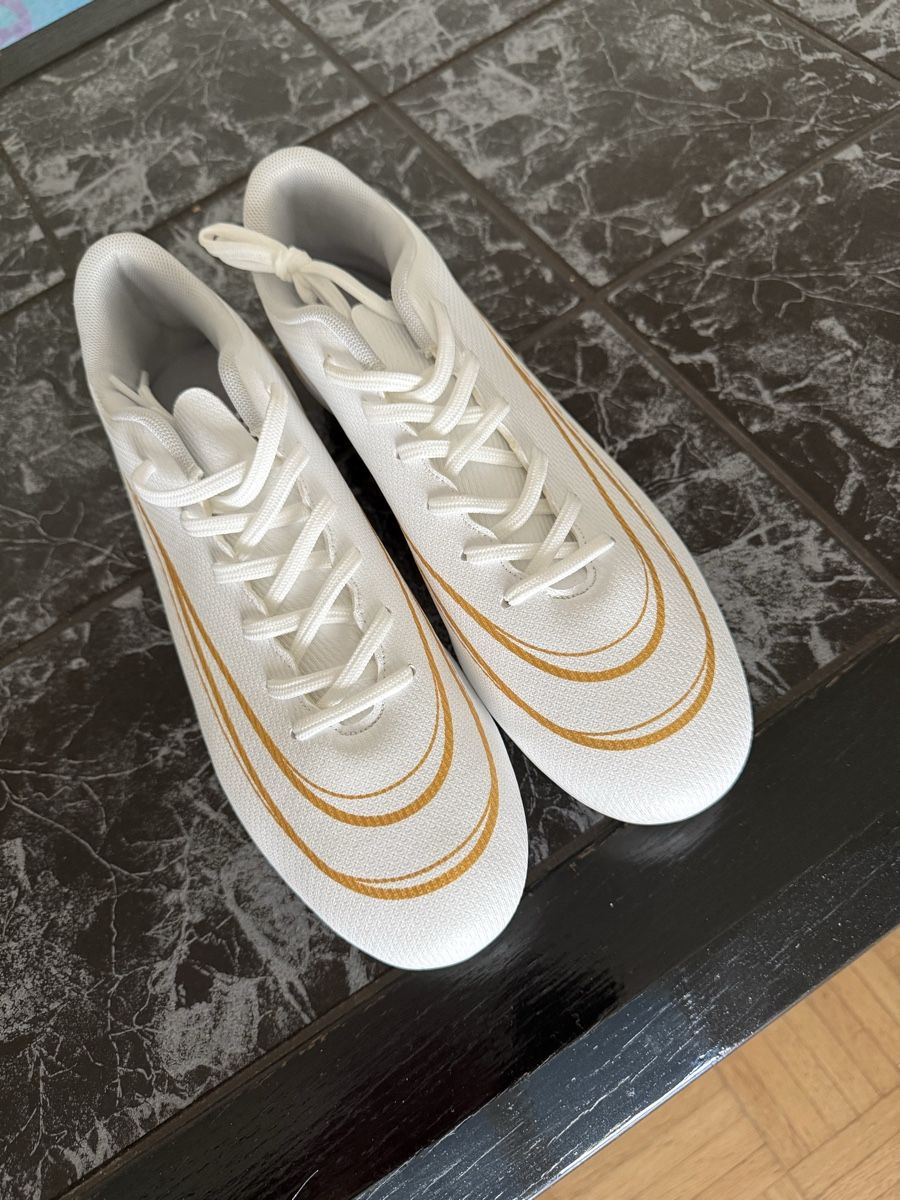 Scarpe da uomo: Fussball Schuhe Grösse 43 – Nuovo (secondo la descrizione) da Kriens venduto da Ceer25