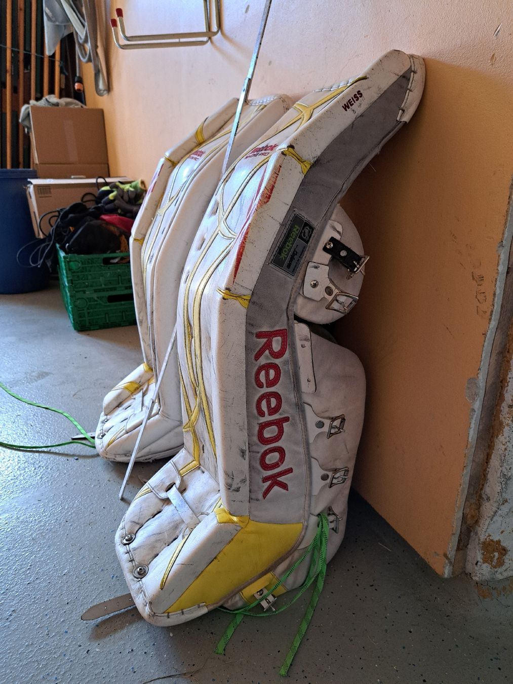 Reebok Protezioni & Imbottiture: Schoner Goali Eishockey – Usato da Weinfelden venduto da befowe 2