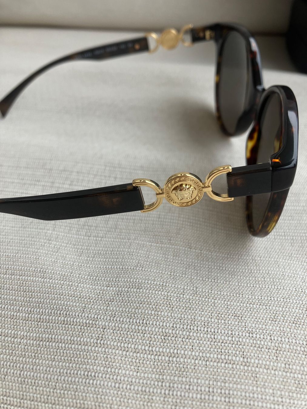 Versace Brillen & Gläser: Versace Sonnenbrille – Neu und originalverpackt aus Walchwil von Maxana 2