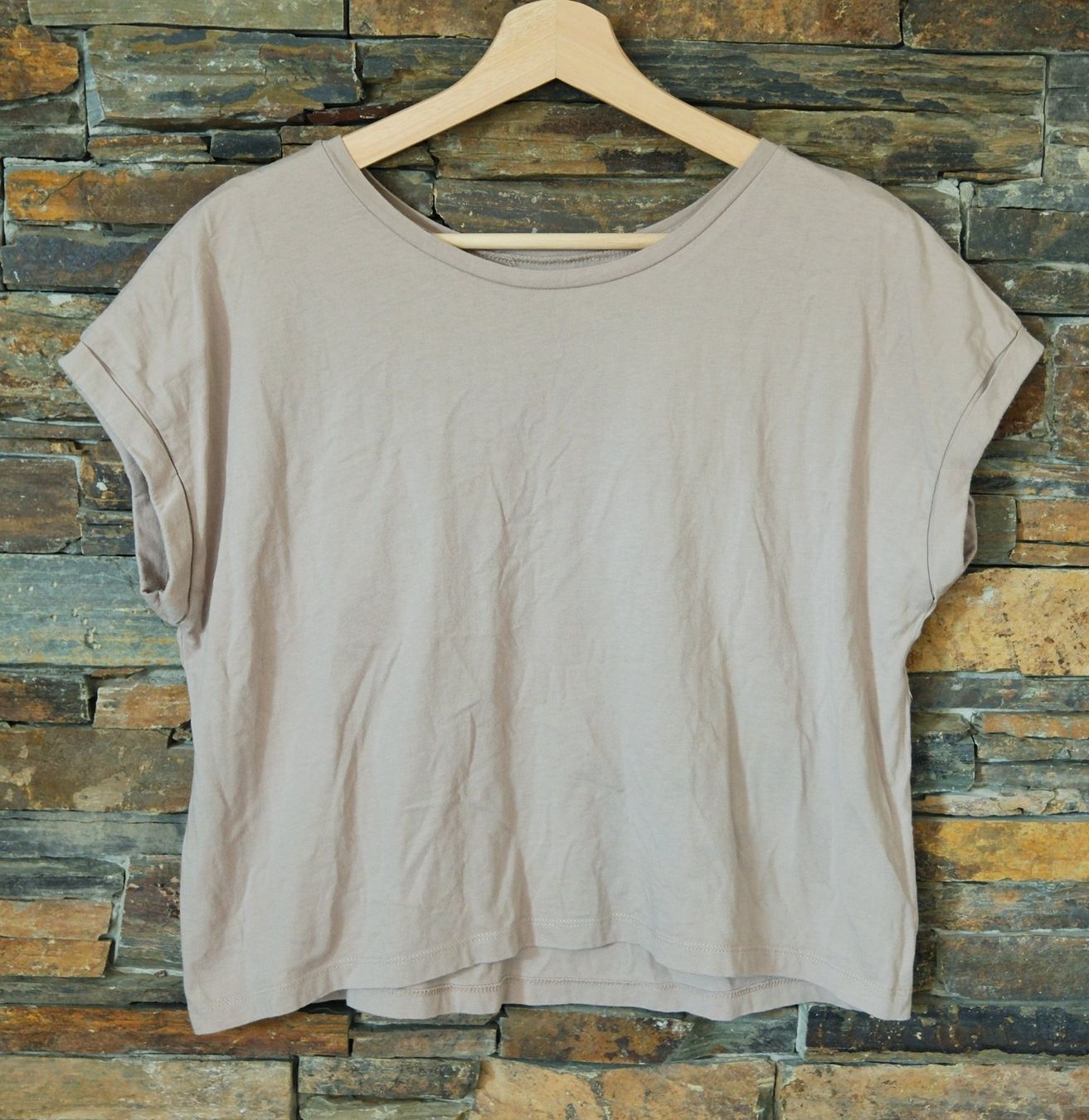 T-shirt: T-Shirt cropped beige Gr. M – Usato da Wohlen AG venduto da Exitburn