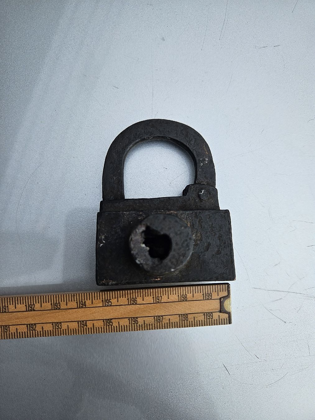 Schlösser: vorhängeschloss antik – Defekt aus Schwellbrunn von Omega-alpha 1