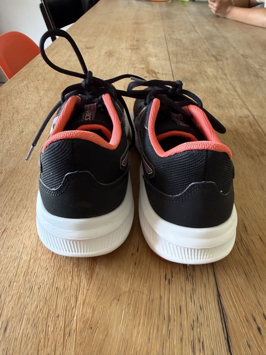 Asics Schuhe für Mädchen: Asics Turnschuhe Gr. 38 – Gebraucht aus Flüh von domiri 1