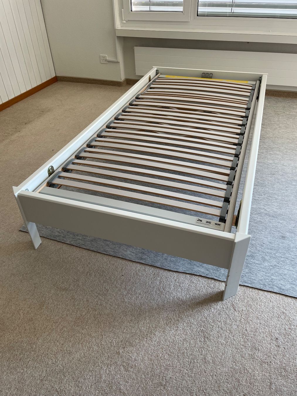 Pfister Betten: Bett, platzsparend – Gebraucht aus Schaffhausen von wunderpraechtig