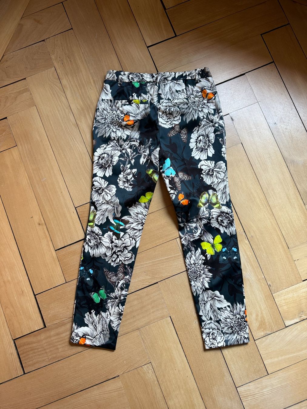 Marc Cain Pantaloni: MARC CAIN - Hose bunt geblümt 36 – Usato da Zürich venduto da Diazaio 2