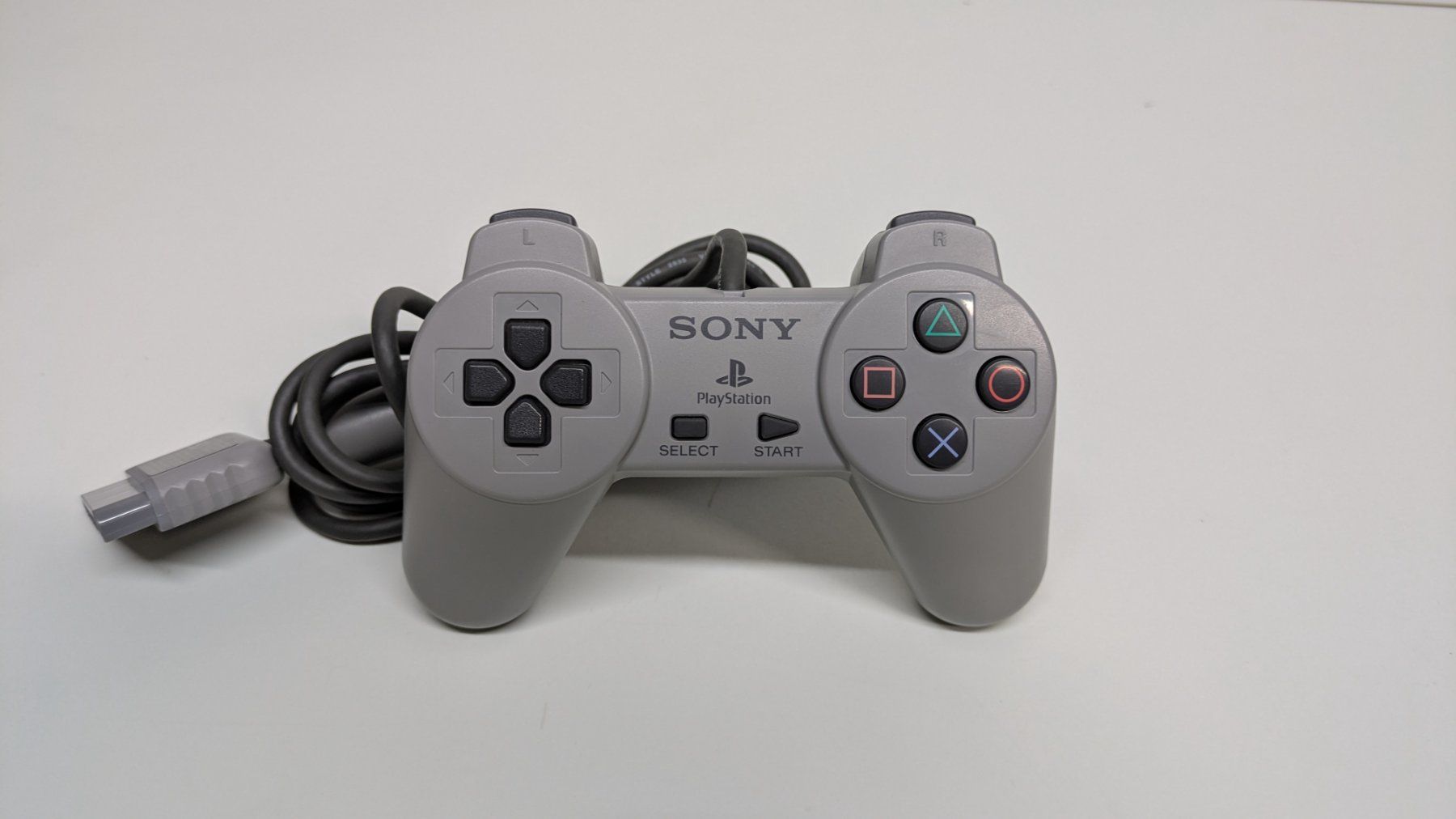 Sony Console: Gepflegte PlayStation 1 mit 2 Controller und 5 Games – Usato da Menziken venduto da mame18 1