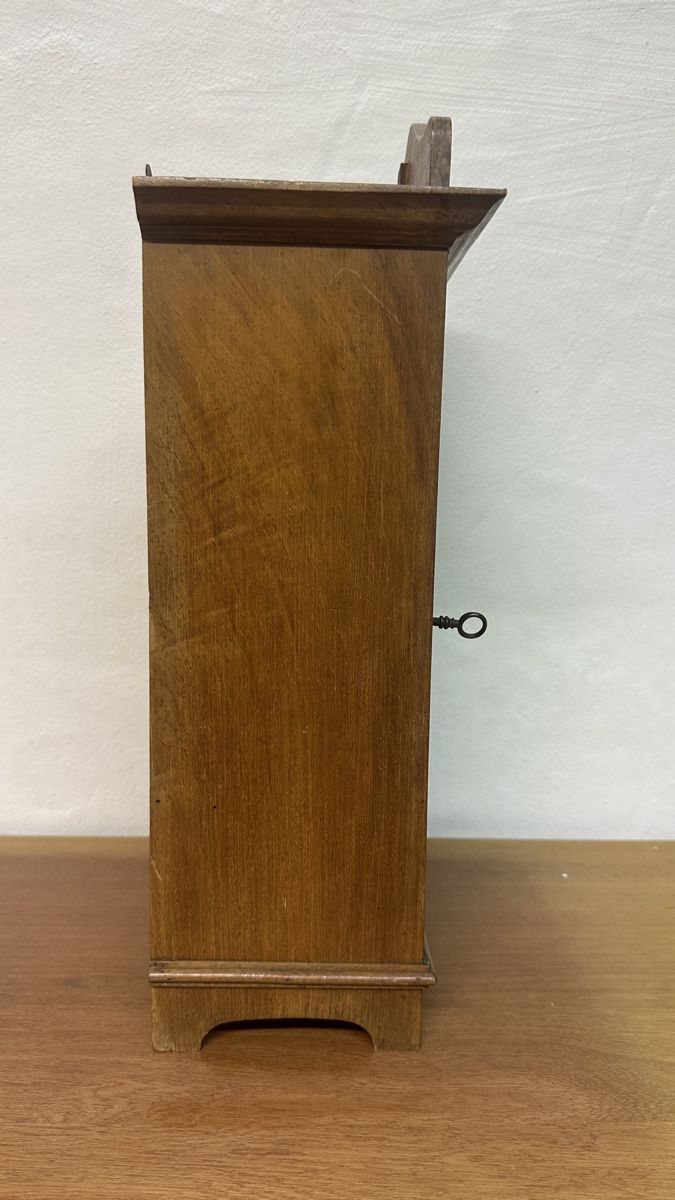 Armoires: Small Wooden Cabinet with Lock and Key – D'occasion à Schlieren par Norauro 9