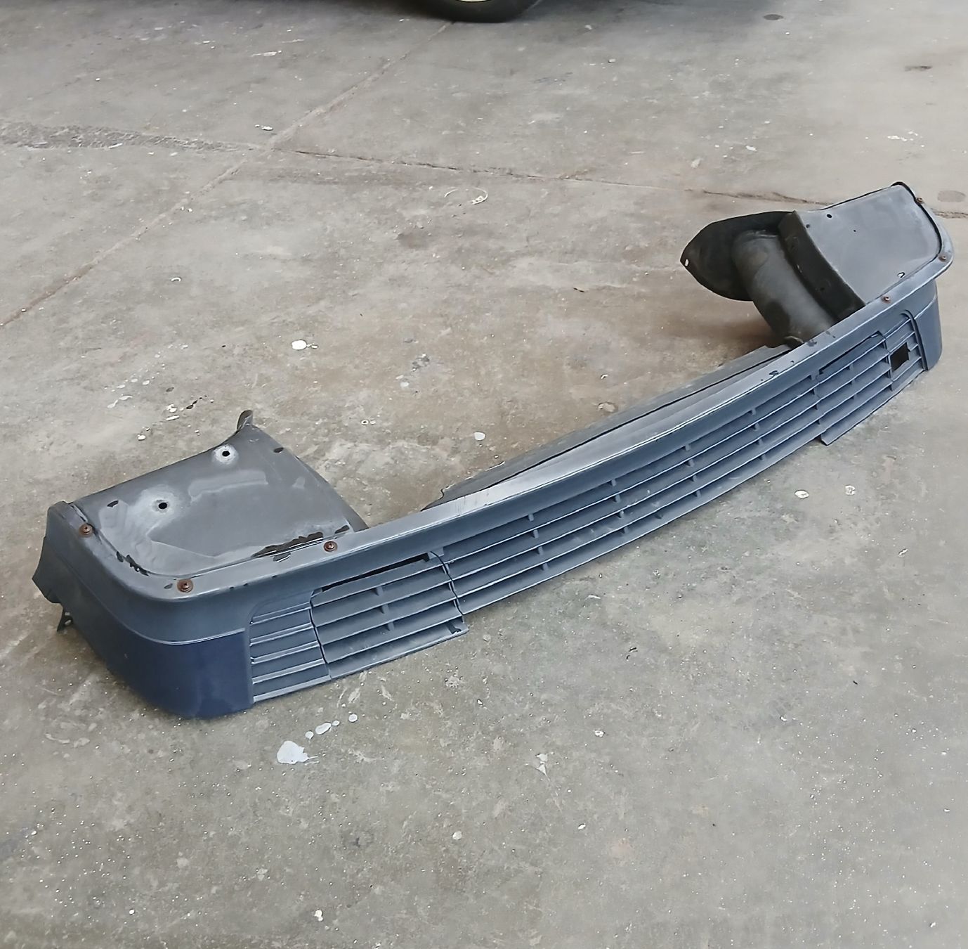 Jaguar Tutti pezzi di ricambio auto: Jupe avant Jaguar XJ40 – Usato da la heutte venduto da Auto-stock