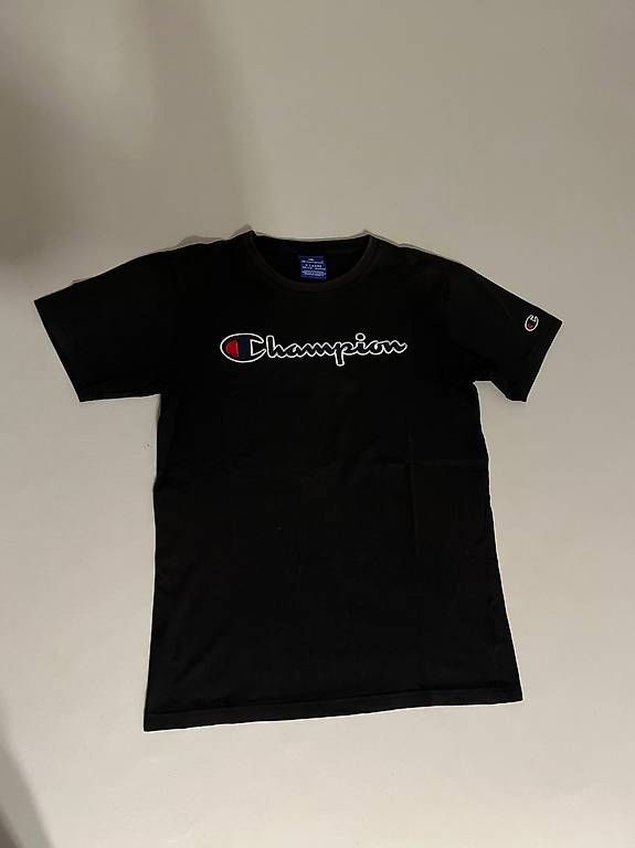Champion T-shirt: Champion Shirt – Usato da Ottoberg venduto da yvonne.graenacher