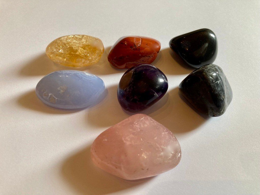 Minerali & Pietre curative: Chakra-Set mit Karte – Nuovo (secondo la descrizione) da Biberist venduto da Steine 2