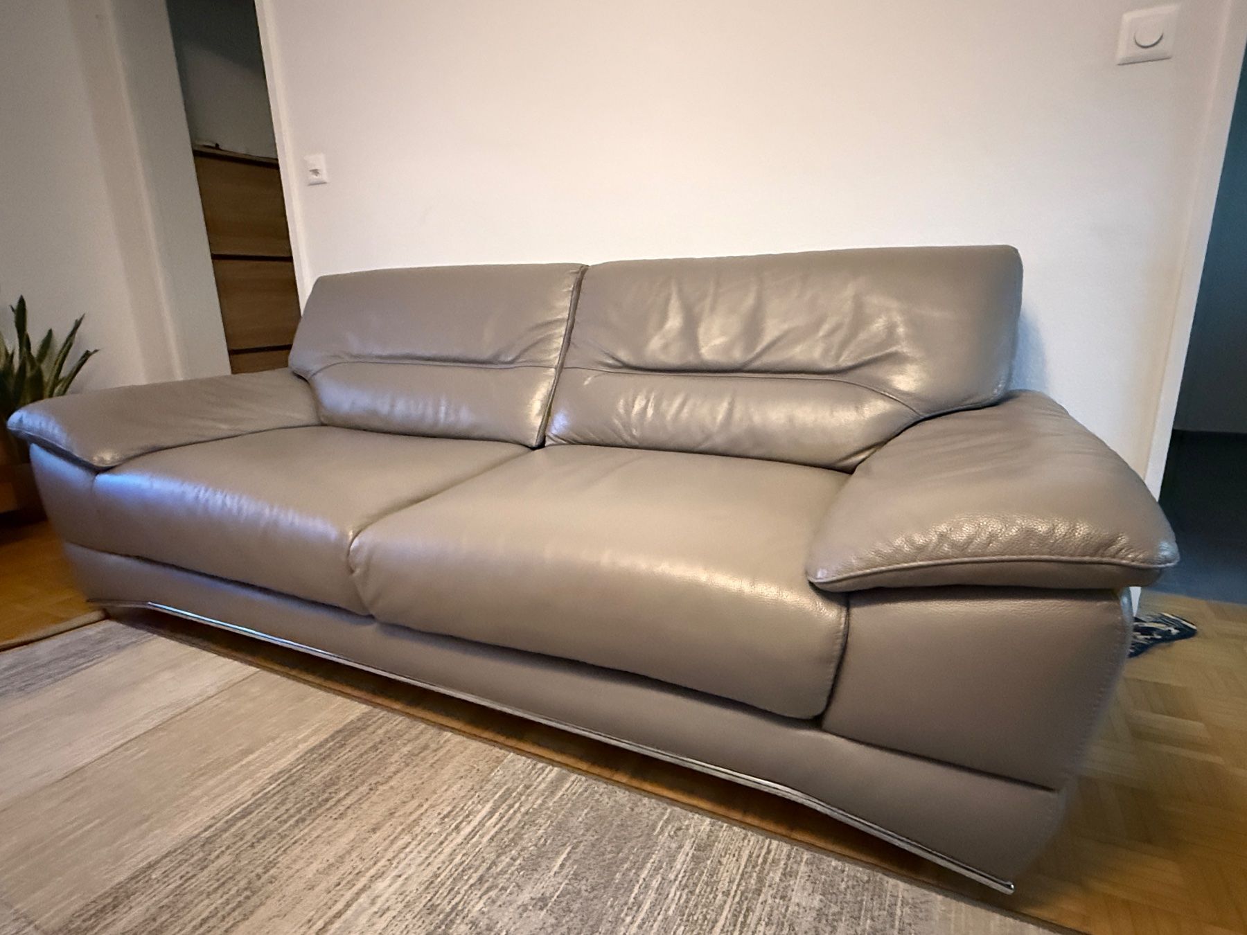 Pfister Sofas: Echtleder 3-Sitzer Sofa – Gebraucht aus Glattbrugg von rub_c6r2 1