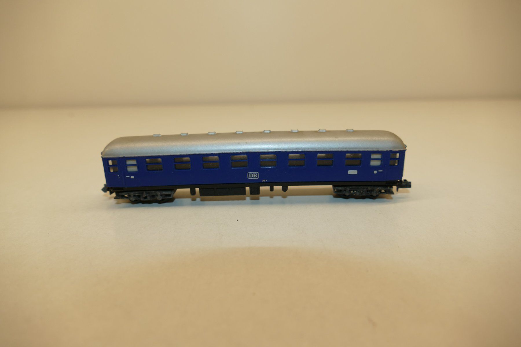 Arnold Modellini di ferrovie: Arnold N: DB Personenwagen blau – Usato da Niederhasli venduto da rail-duerst 1