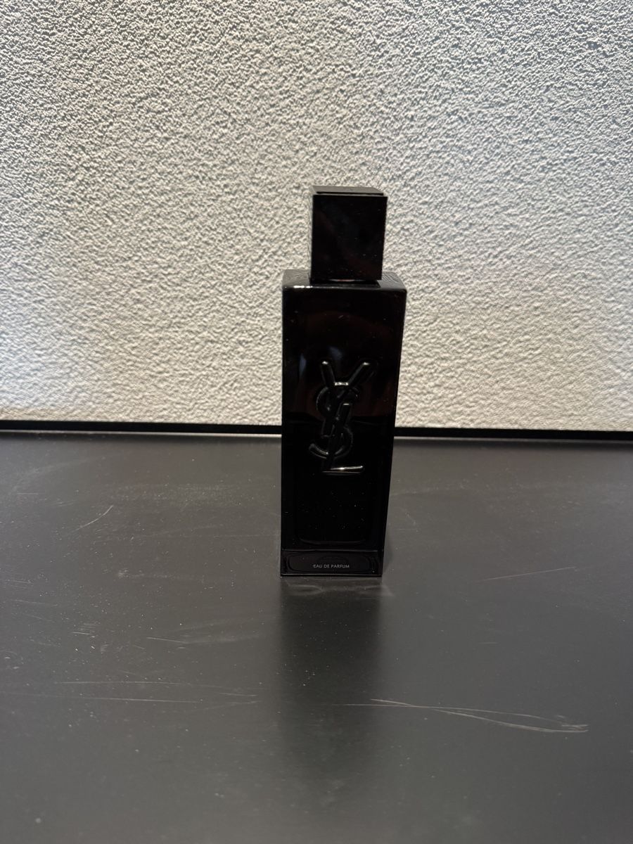 Saint Laurent Profumi & Eau de Toilette: 100 ml Yves Saint Laurent MYSLF Eau de Parfum – Nuovo (secondo la descrizione) da St. Gallen venduto da Jael0123