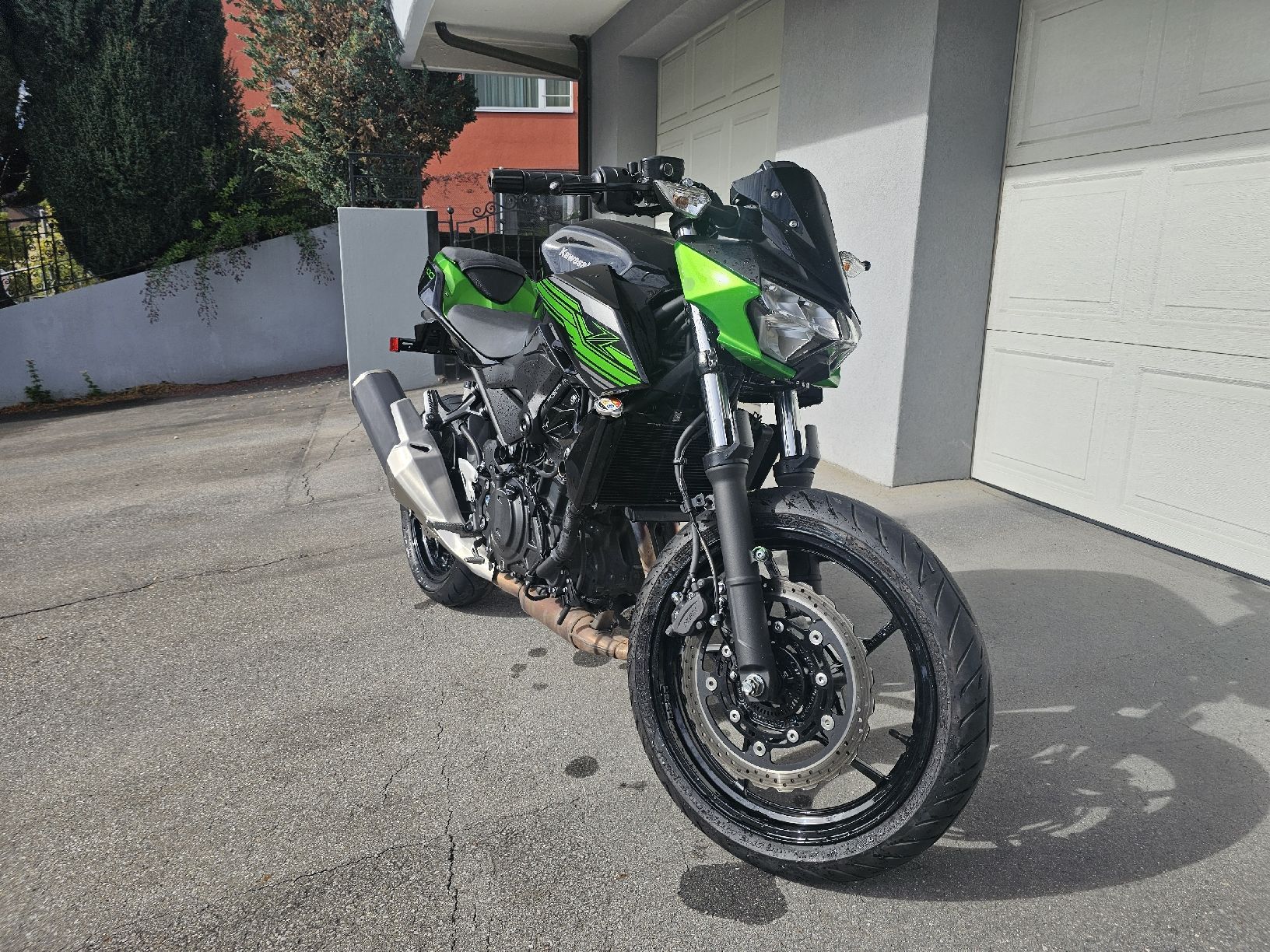 Kawasaki Strada: Kawasaki Z400 Unfall – Difettoso da Luzern venduto da _frozen90 1
