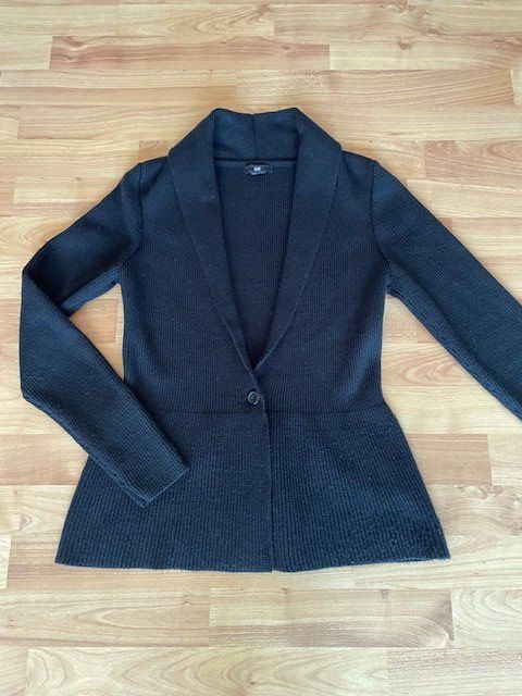 Giacche: Schicke Strickjacke, schwarz, Grösse S, – Usato da Niederweningen venduto da sho_mb8y 1