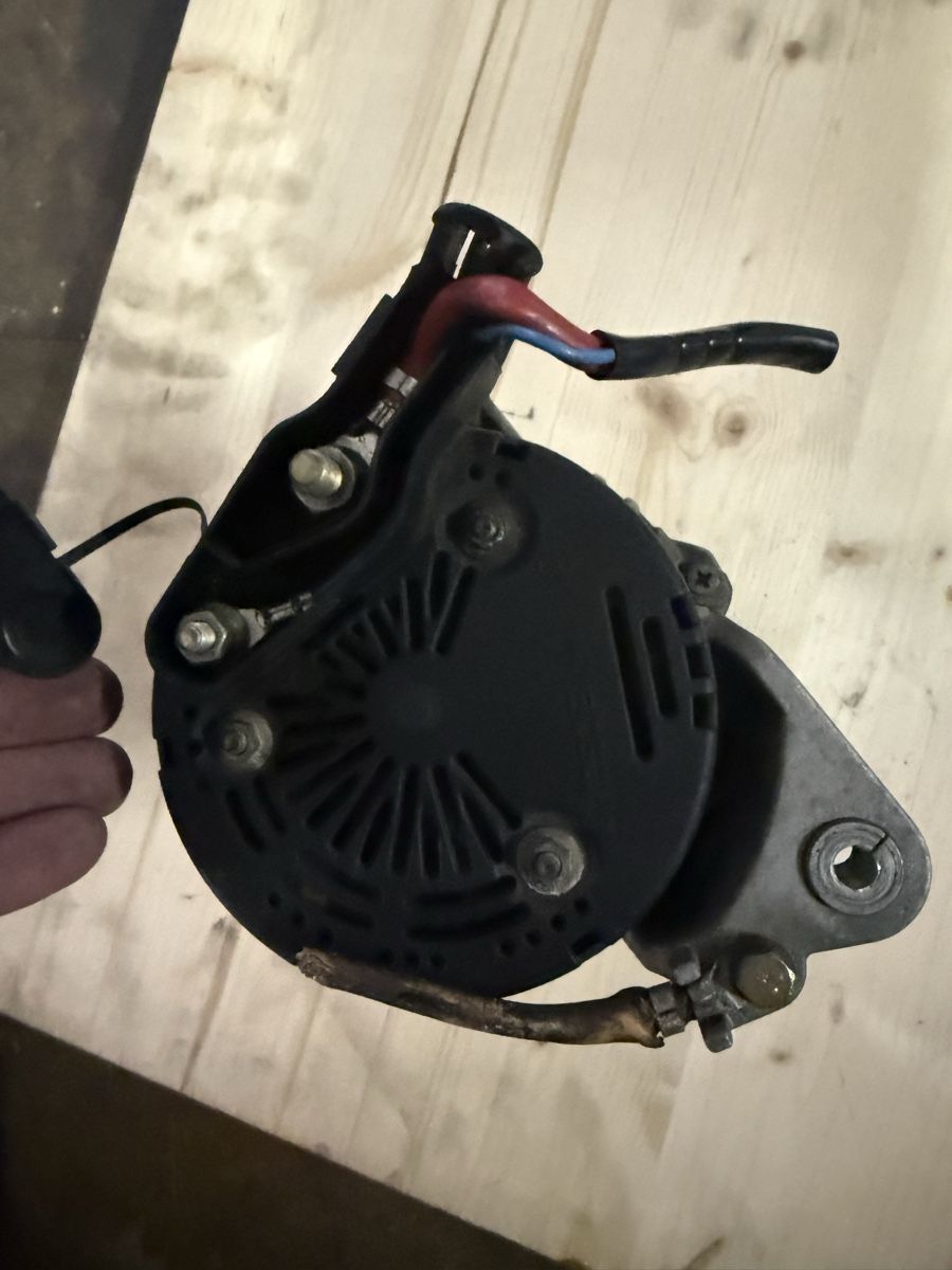 BMW Tutti pezzi di ricambio auto: BMW e36 Lichtmaschine  – Usato da Mörschwil venduto da Hilbilly 3