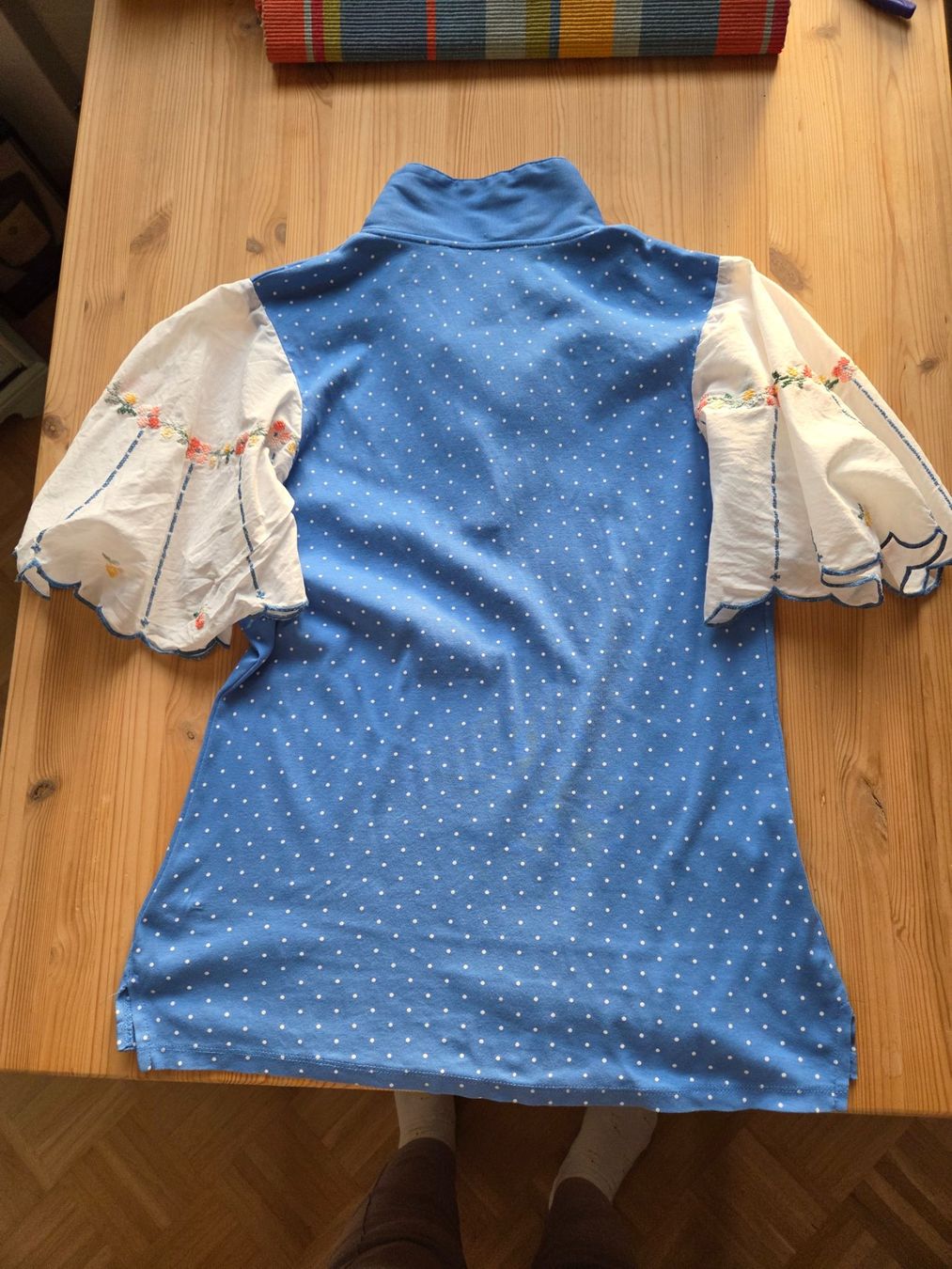 Magliette Polo: Poloshirt, upcycled, mit Spitze, L – Usato da Liestal venduto da ITOlio 5