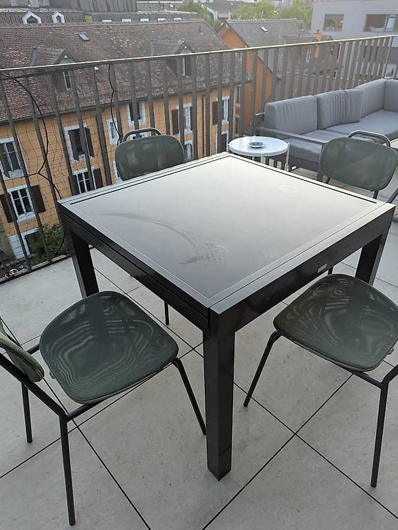 Tavoli: Table à manger d'extérieur 90x90 – Usato da Renens VD venduto da nor_y5hj 2