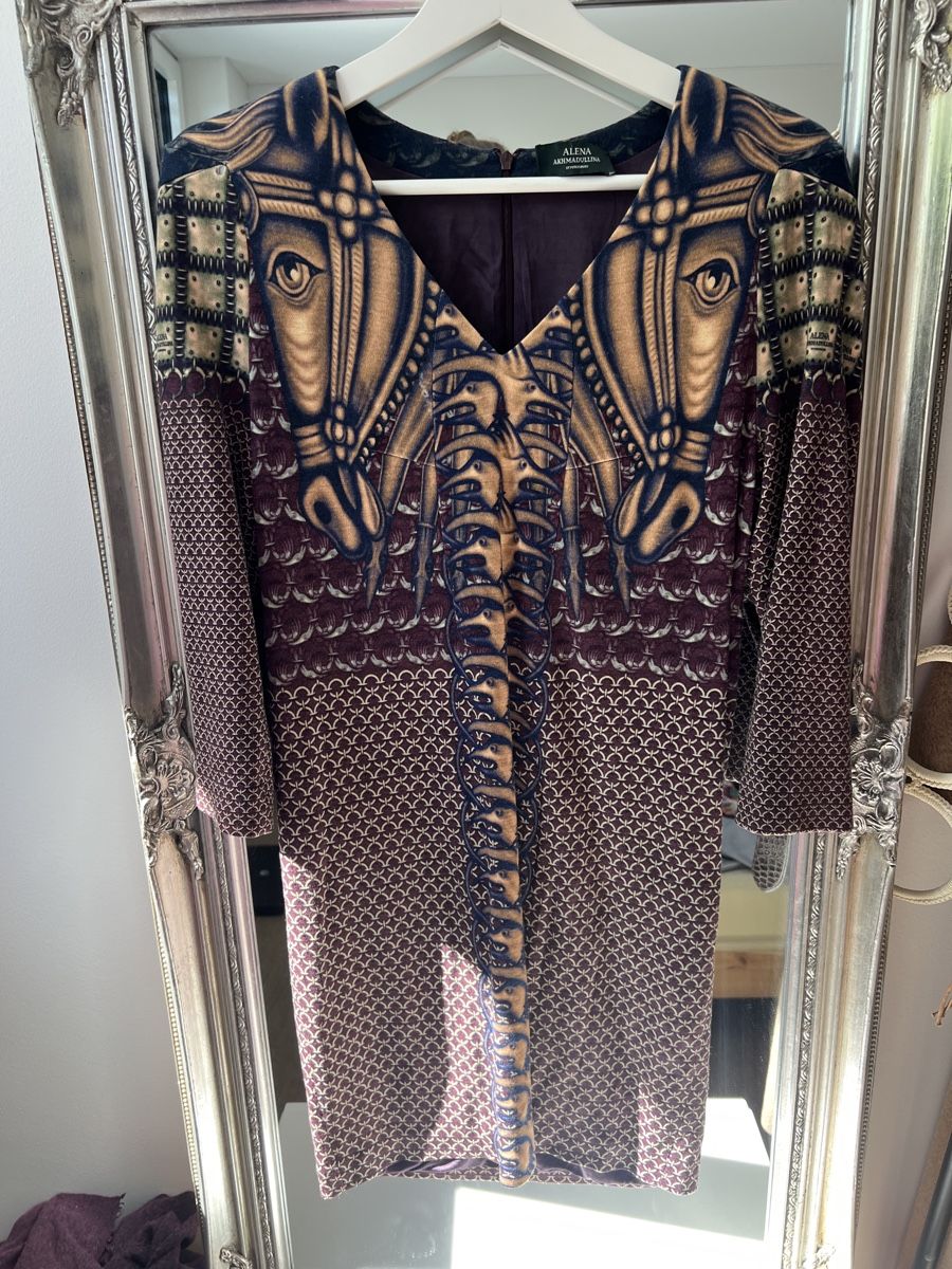 Kleider: Damenkleid mit Pferdeprint Grösse M – Gebraucht aus Wila von melanierohner