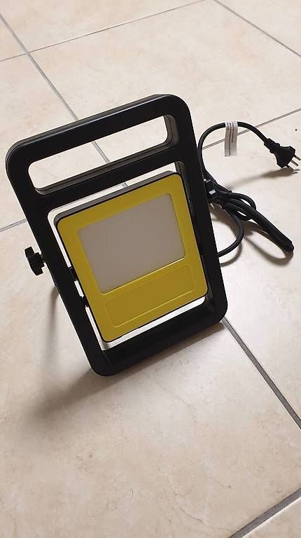 Lampade: projecteur 20w 4000k 1550lm – Usato da Courtaman venduto da Bluejazz 3