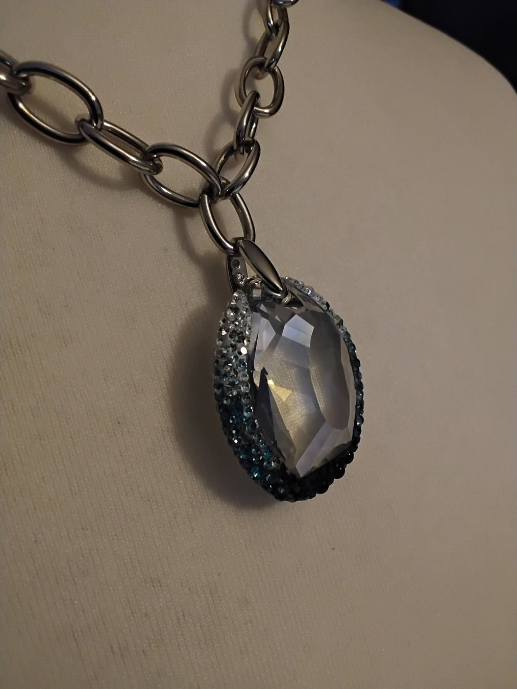 Swarovski Colliers: Collier Swarovski Hyacinth – Neuf avec emballage d'origine à Chêne-Bourg par Fio994 1