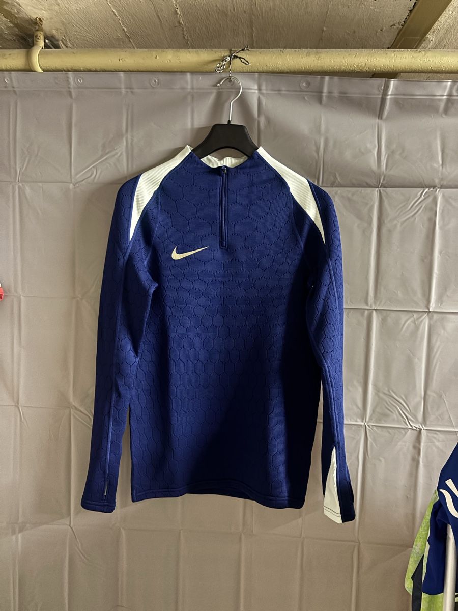 Maglioni & Felpe: Pullover Nike Sport – Nuovo (secondo la descrizione) da Basel venduto da kleinerprinz