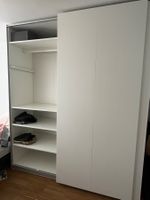 Weisser Pax-Schrank mit Schiebetüren