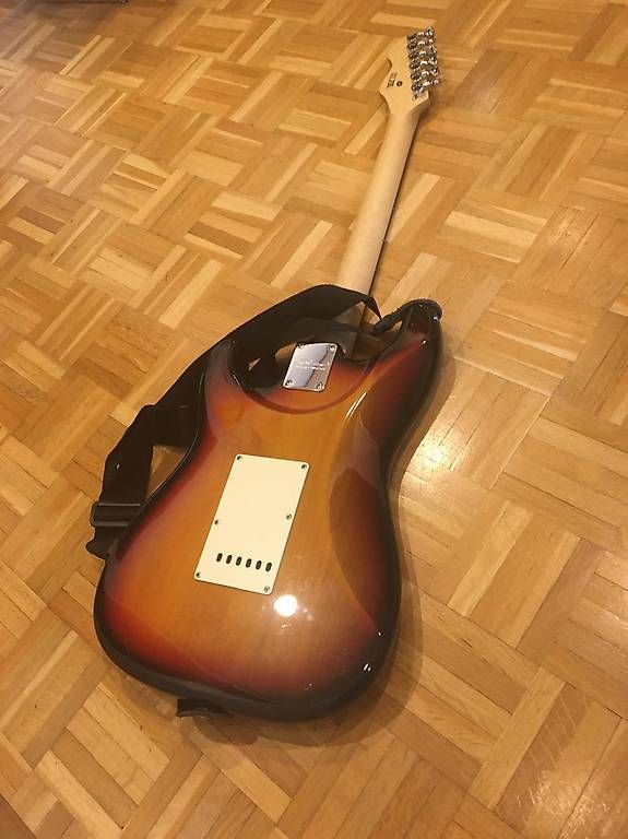 Strumenti musicali: E-Gitarre mit Verstärker – Usato da St. Gallen venduto da mel_d2rj 1