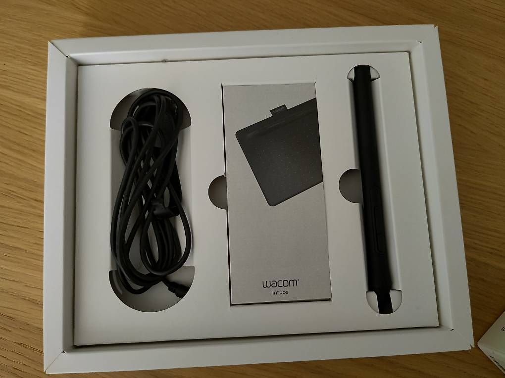 Wacom Tablettes PC: Tablette pour dessiner avec stylet - Wacom CTL-4100 – D'occasion à Savièse par Meridian17 1