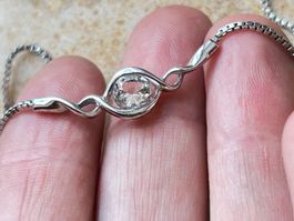 Elegante Silberkette mit Anhänger, neuwertig