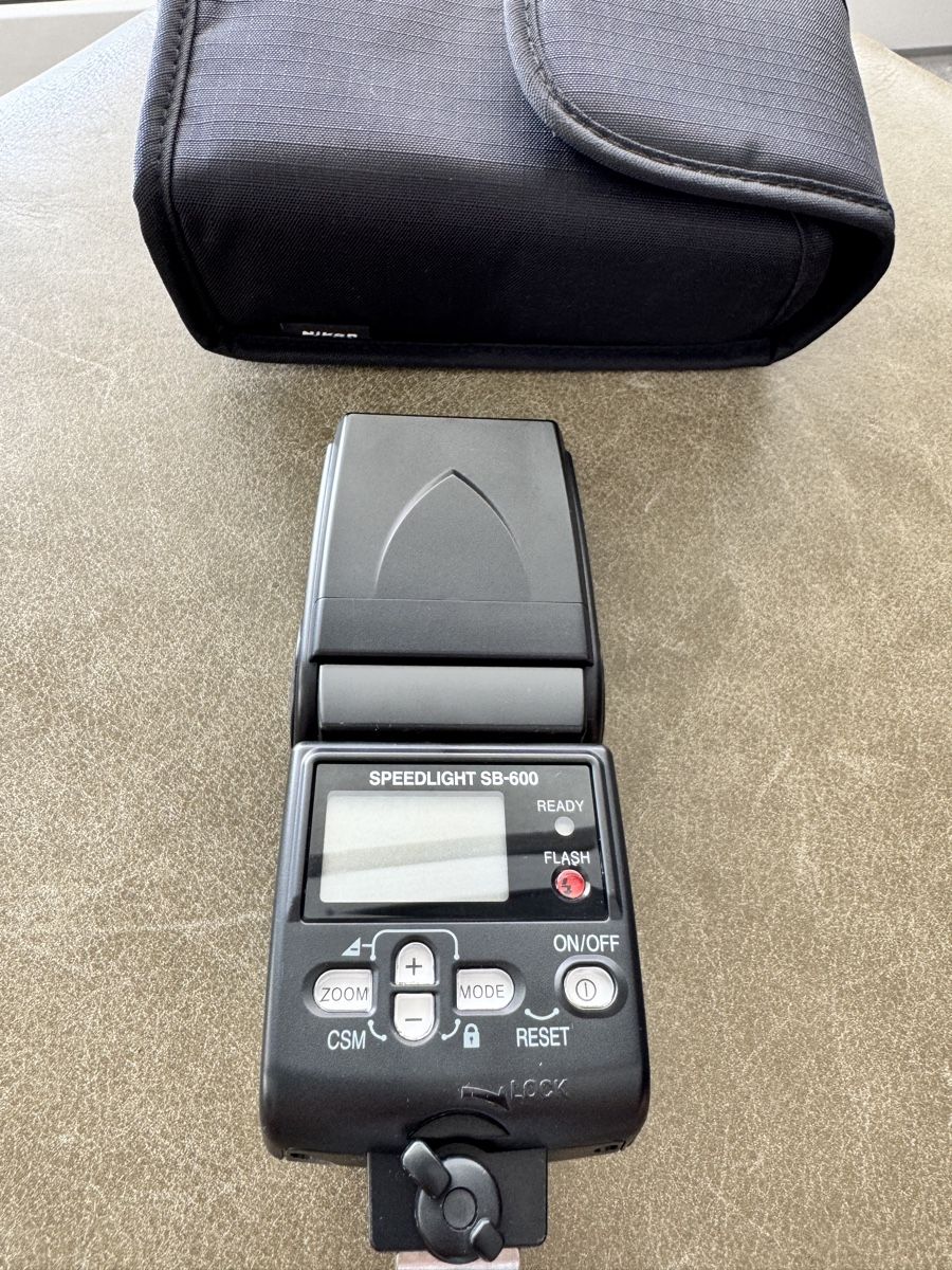 Nikon Flash: Nikon Speedlight SB-600 Flash, Excellent Condition, Perfect  – Usato da Jonen venduto da chrispluess 1