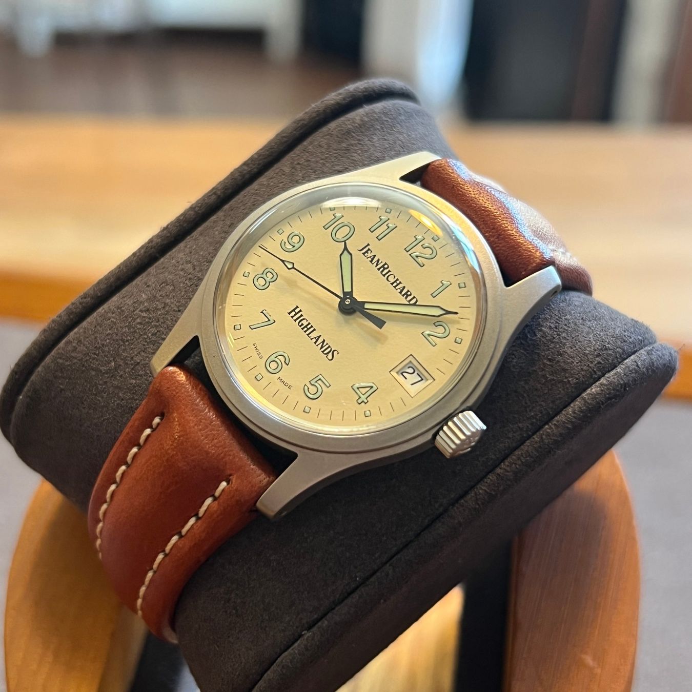 JeanRichard Uhren: JeanRichard Highlands Quartz Date 28010 – Gebraucht aus Carouge GE von Watchaser 8