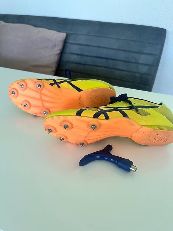 Chaussures hommes: ASICS Hype MD Nagelschuh 41.5 – D'occasion à Kriens par nad_vpt6 2