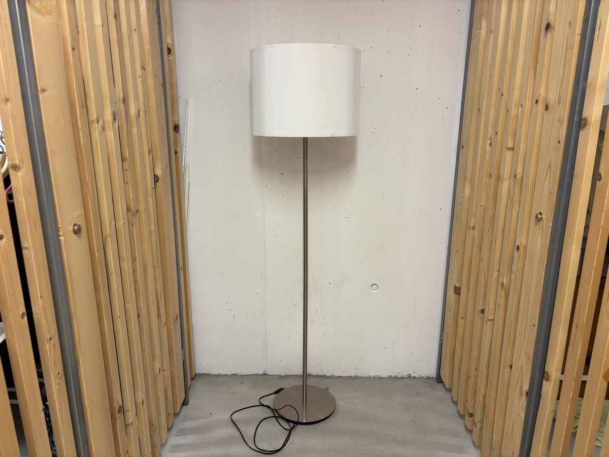 Ikea Lampade: IKEA SKAFTET Stehlampe – Usato da Zug venduto da volpo6300