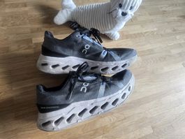 Chaussures de running On, taille 44.5 - Idéales pour l'été!