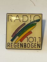 1 Pin Radio Regenbogen 101.1
