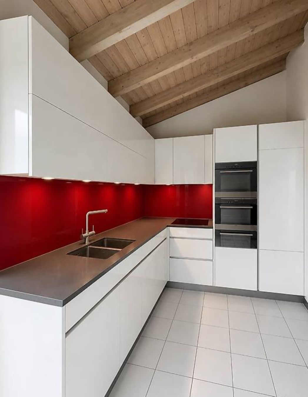 V-Zug Cucine complete: Moderne V-ZUG Einbauküche  inkl. Geräte – Usato da Zunzgen venduto da Fleksi