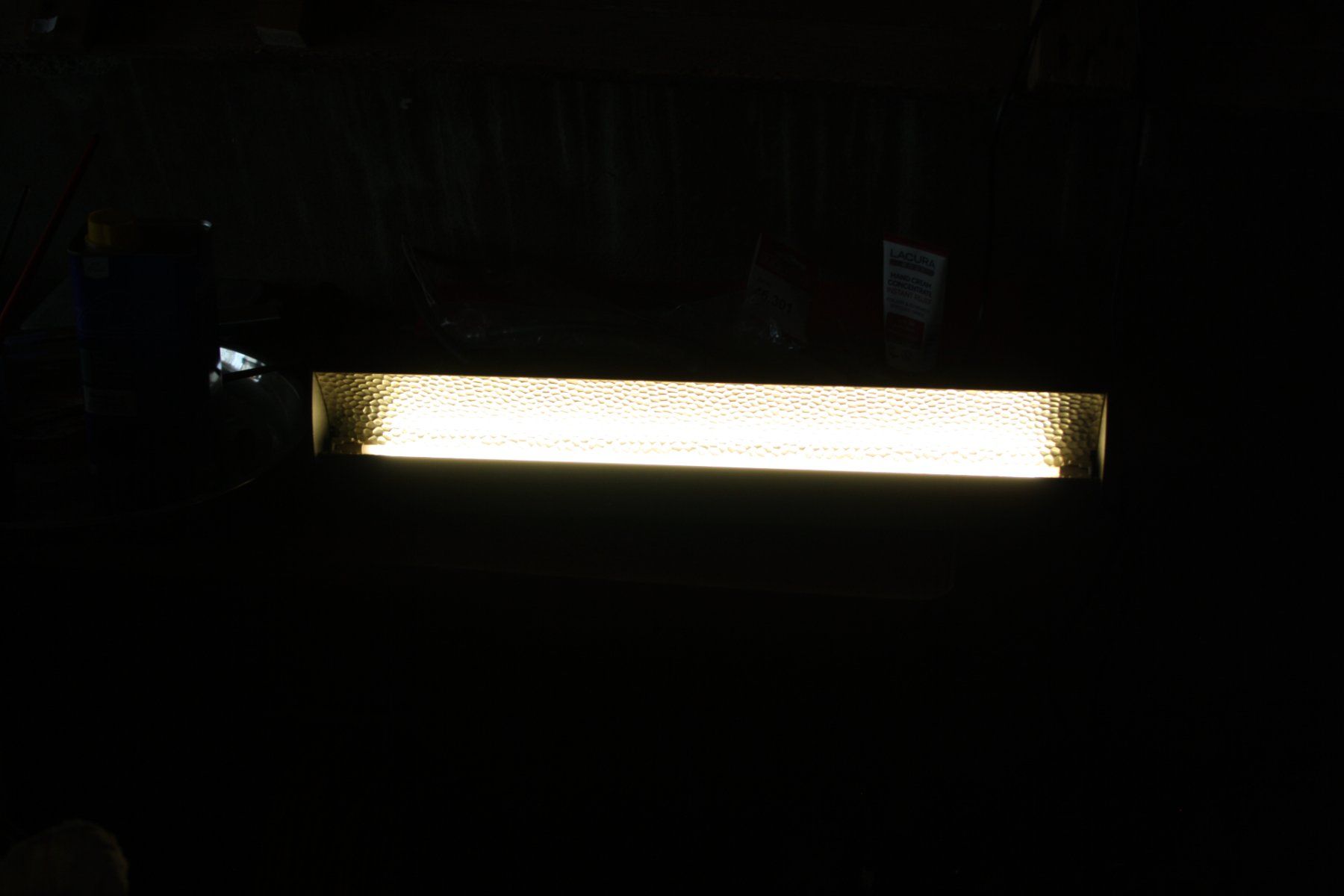 Lampade: SEHR SPEZIELLE LAMPE – Usato da Wauwil venduto da Pneuedy 3