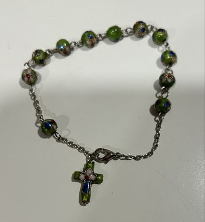 Vintage Rosenkranz Armband mit grünem Emaille Kreuz