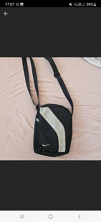 Borse: vintage nike crossbody bag black & white – Usato da Kiesen venduto da Laura._