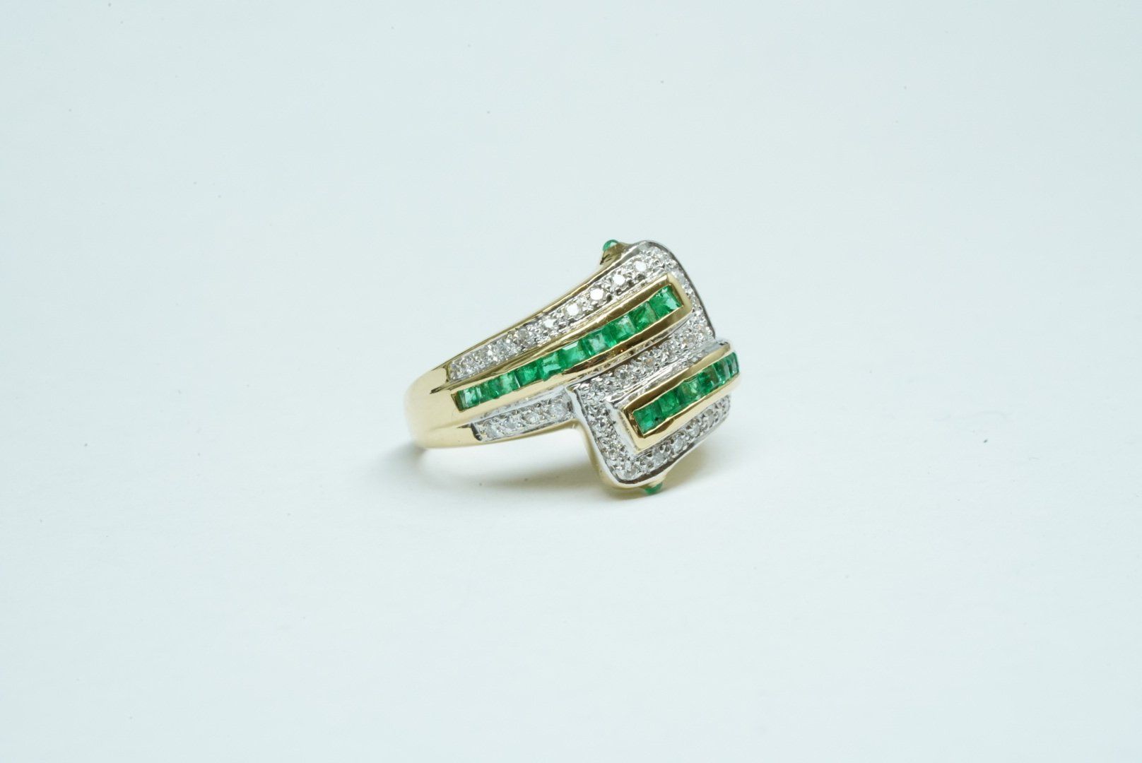 Anelli: Fingerring 18k mit Smaragden und Diamanten – Usato da Bülach venduto da Re-Jewelled 1